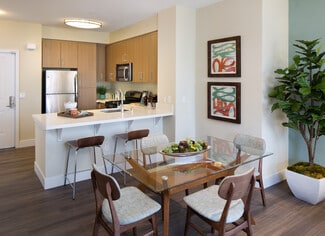 701 Breeze Hill Rd, Vista, CA 92081