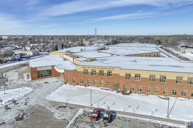 Edward Bain School of Language and Art Elementary School challenges kids to learn.
