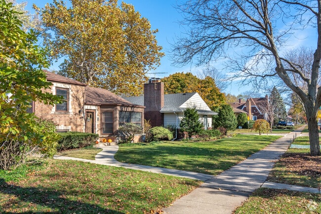 There are many split-level and ranch style homes in the Howard Street neighborhood.