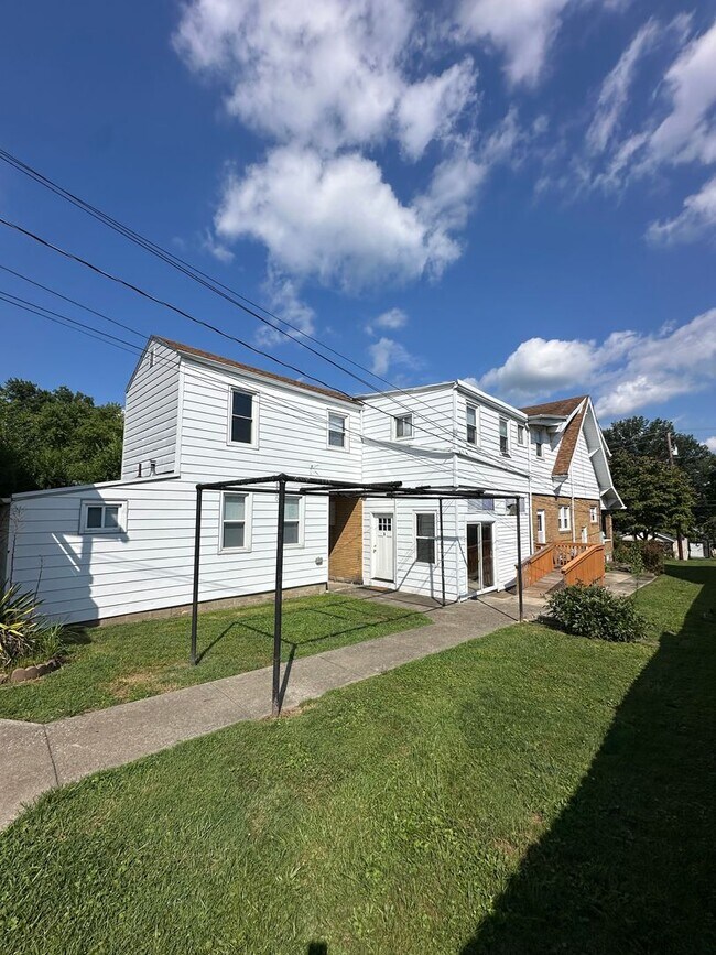 2317 Broad St unit . 5, Parkersburg, WV 26101 - photo 2