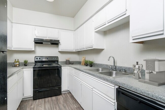 Aria on Mill, Tempe, AZ 85282 - photo 2