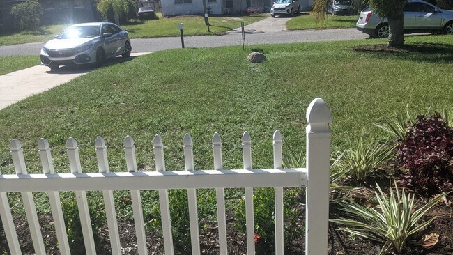 2042 Harley Ave, Sarasota, FL 34235 - photo 4