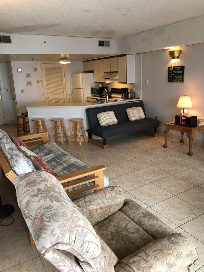 Oceanfront den / kitchen