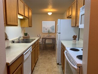 1401 12th St E Unit 6, West Fargo, ND 58078