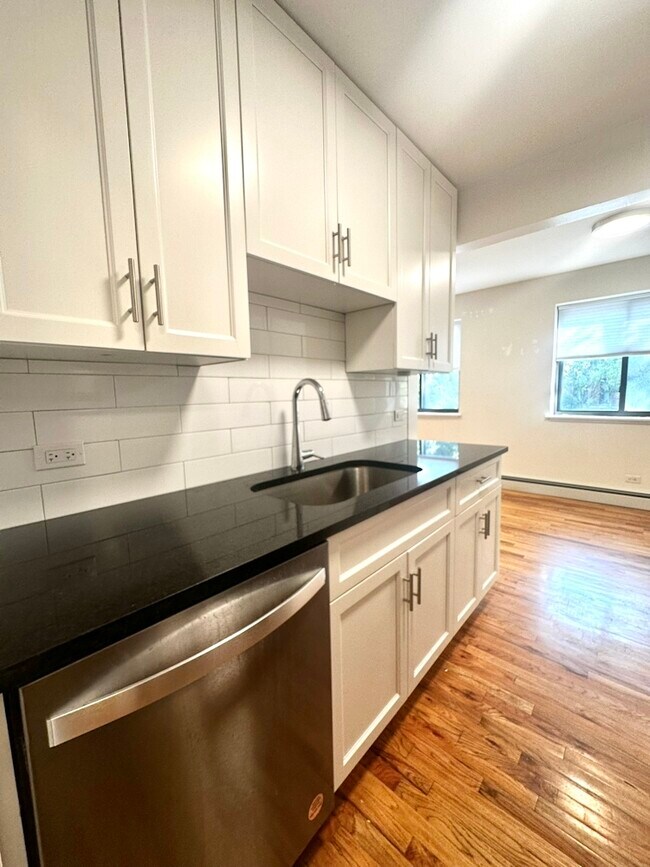 6954 N Sheridan Rd unit 203, Chicago, IL 60626 - photo 5