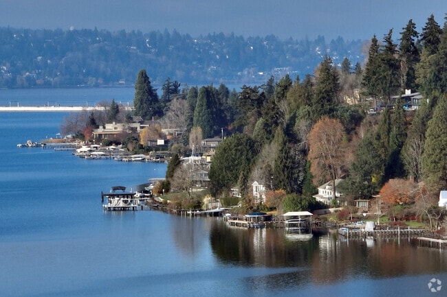 For a peaceful island neighborhood away from city noise, Mercerdale is the perfect spot.