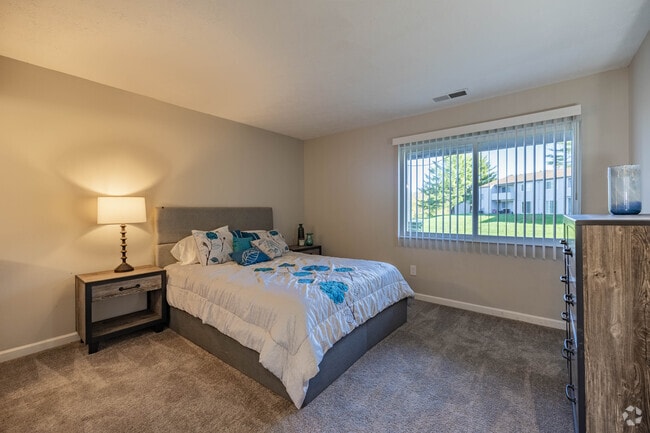 2BR, 1BA - 860SF - Primary Bedroom
