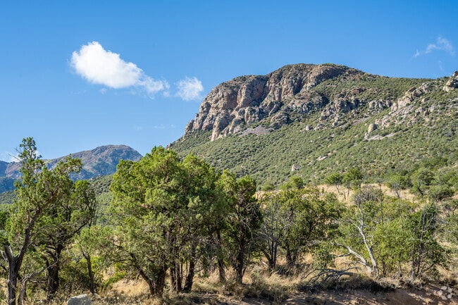 Pueblo Del Sol is close to the high peaks, some reaching over 9000 feet hight.