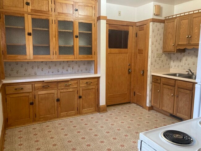 2569 N 61st St, Milwaukee, WI 53213 - photo 7