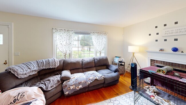 4 Curtis St, Norwich, CT 06360 - photo 2