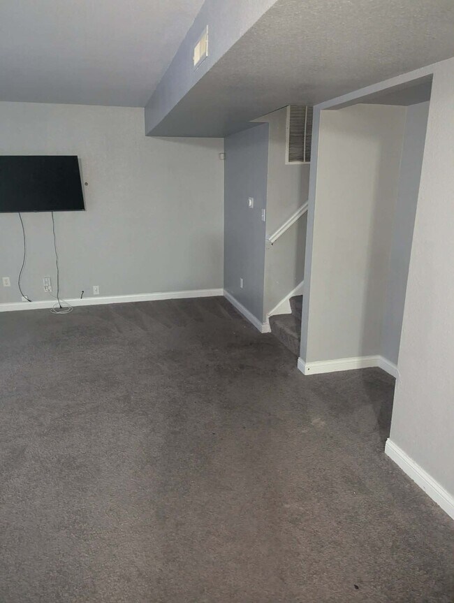 11531 Planewood Ct, Indianapolis, IN 46235 - photo 3