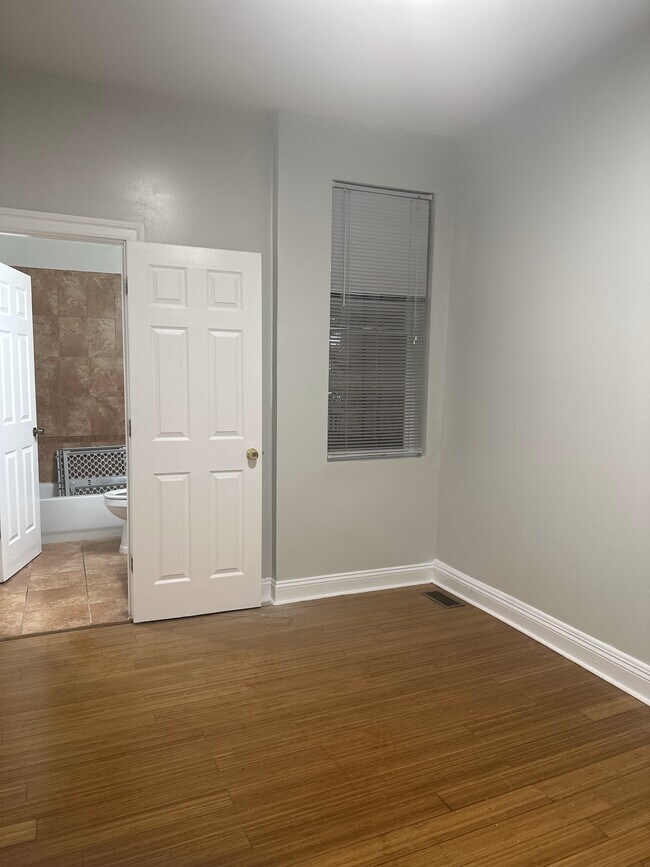 Master Bedroom w/dual bathroom entrance