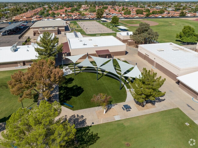 Desert Sands Middle School also has an outdoor courtyard.