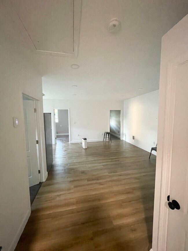 2 Leonard St, Hopkinton, MA 01748