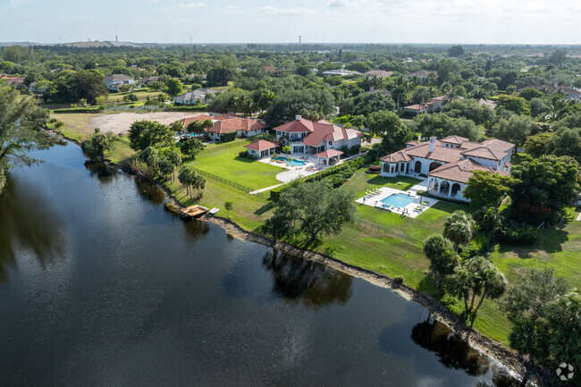 Steeplechase offers quiet and private living in the heart of Palm Beach Gardens.