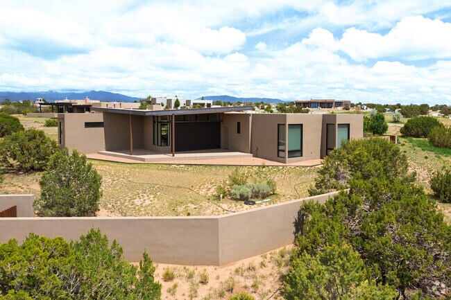 Private homes and lots can be custom built in Las Campanas.