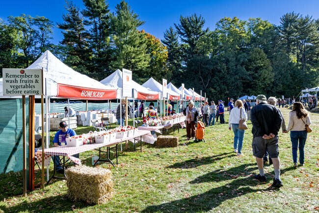 Apple varieties abound at the annual Mill Neck Apple Festival.