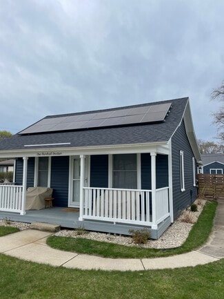 514 Bridge St, Elk Rapids, MI 49629