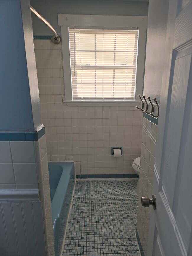 1932 Magellan Ave unit B, Atlantic City, NJ 08401 - photo 3