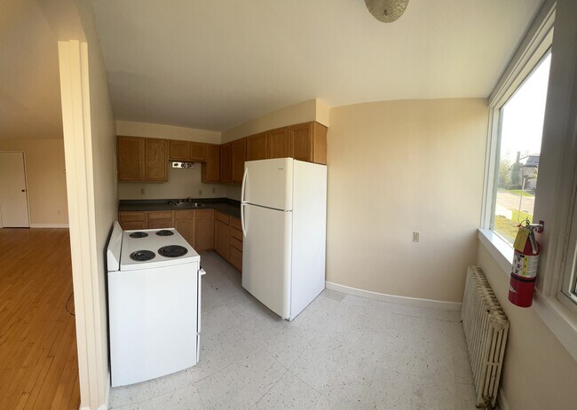 172 Cliff St unit 8, Burlington, VT 05401 - photo 4