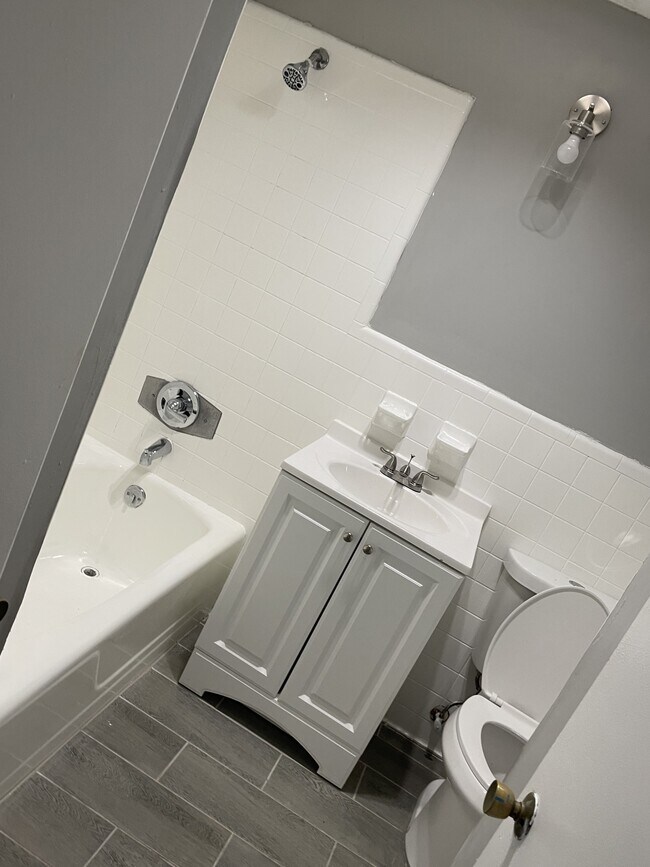 Avera Ave Apartments, Winston Salem, NC 27106 - photo 2