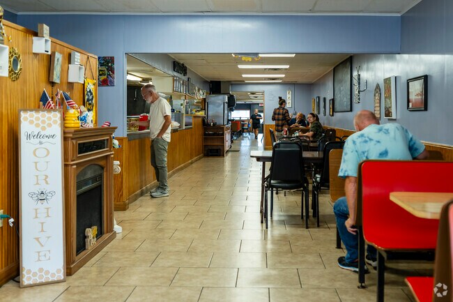 Cand's BZB Cafe is the Loomis neighborhoods local breakfast spot.