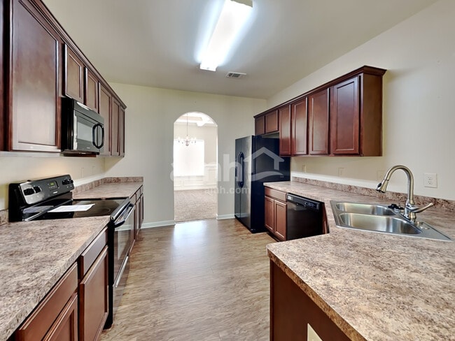 812 Whitfield Oak Rd, Auburn, GA 30011 - photo 3