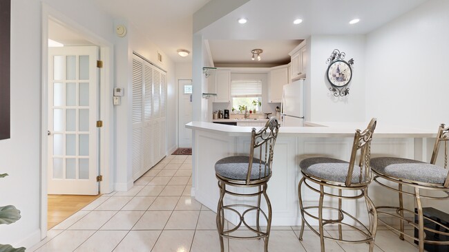 9855 Sandalfoot Blvd unit 320, Boca Raton, FL 33428 - photo 2