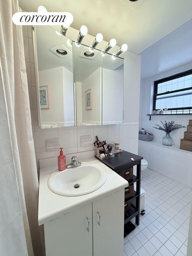 117 W 58th St, New York, NY 10019 - photo 4