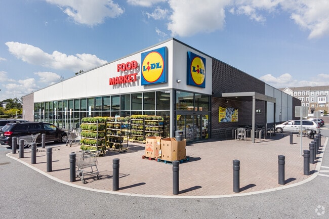 The Lidl neighborhood market in Glenn Dale has all of your grocery shopping needs covered.