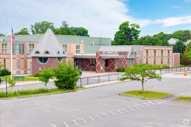 East Fairhaven Elementary School is a facility built in 2007 and is well equipped for learning.