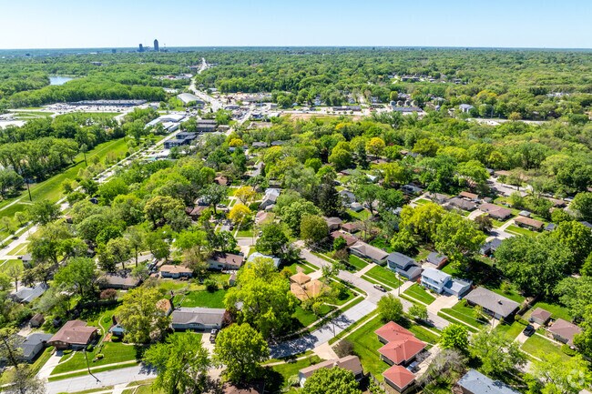 Just minutes from Downtown Des Moines, Lower Beaver is convenient and accessible.