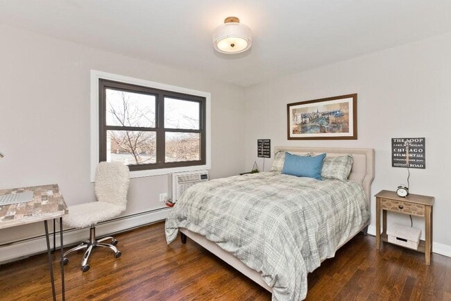 5510 N Sheridan Rd unit 405, Chicago, IL 60640 - photo 2