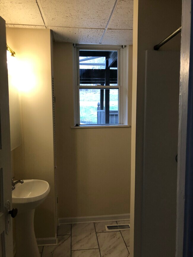 812 Marshall St unit 812, McMechen, WV 26040 - photo 6