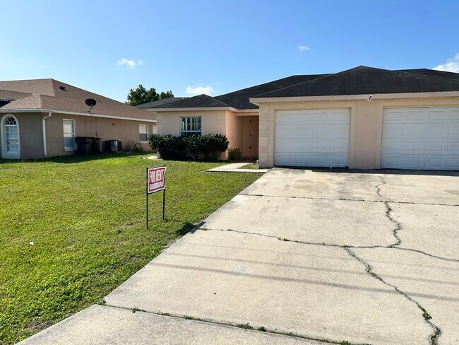 612 Bluebill Ln unit B, Kissimmee, FL 34759 - photo 2