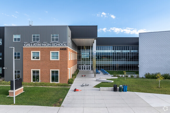 Gallatin High School has an overall B+ rating on Niche.