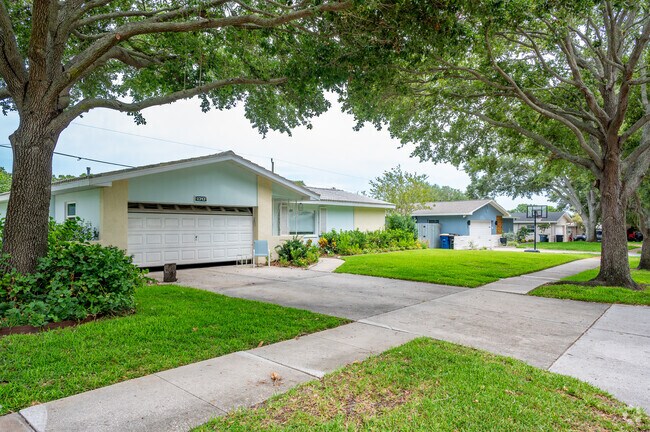 There are miles of sidewalks throughtout Morningside connecting the neighborhood.