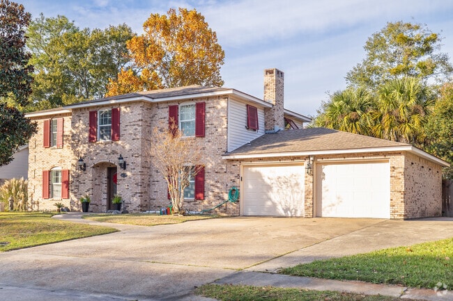 Brick split-level homes add timeless appeal to Pascagoula, Mississippi.