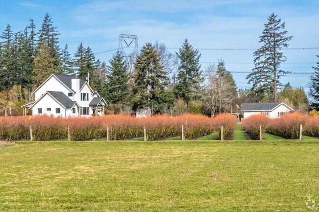You can find amazing homes with 5 to 10 acre lots great for farming and agriculture in the outskirts of Ferndale.