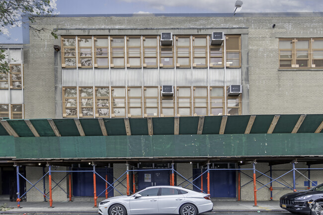 Bronx Green Middle School is a public school located in Bronx, New York.