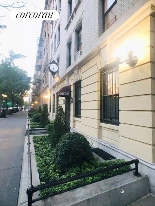 35 Central Park N, New York, NY 10026
