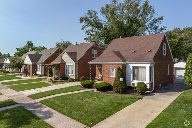 Cottage Bungalow homes neatly line the streets of Southwest Outer Drive.