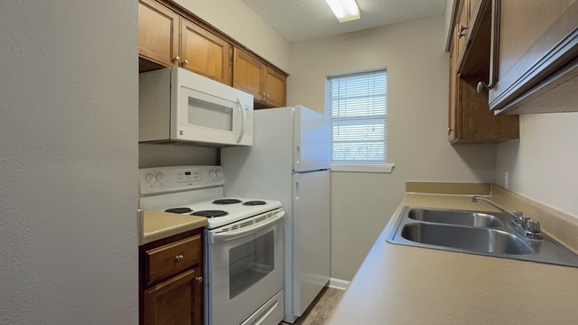 Live Life On Point At Eden Point Apartments!, Baton Rouge, LA 70816 - photo 7
