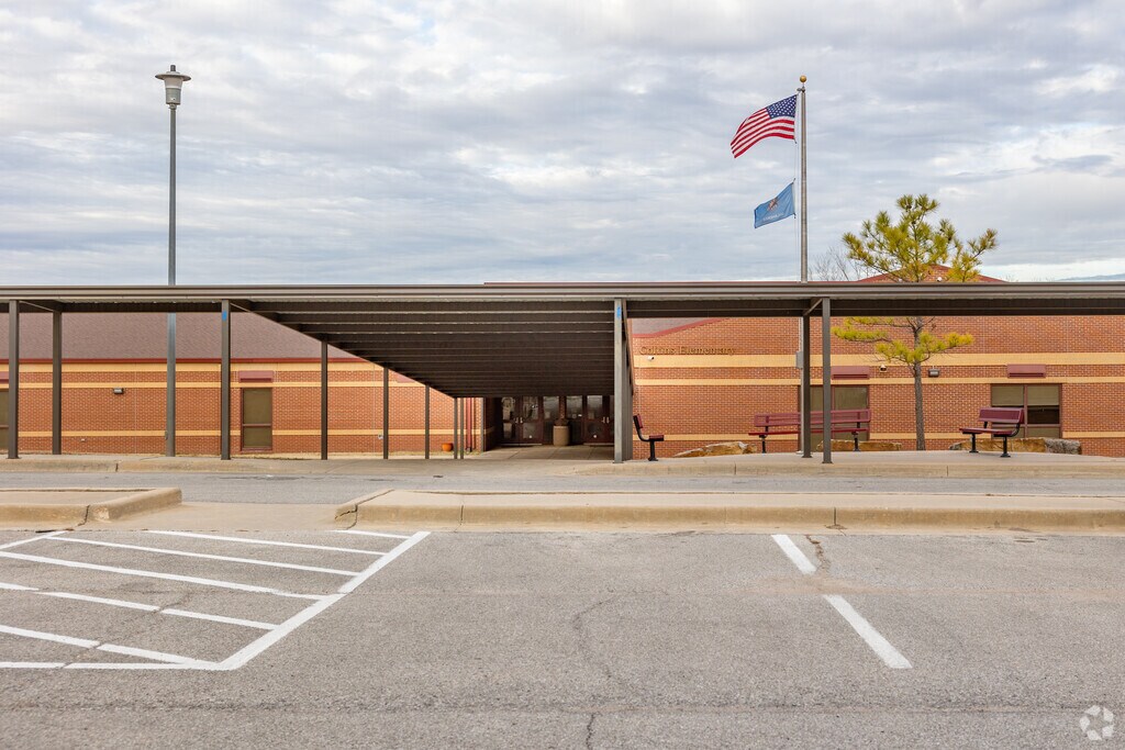 Collins Elementary provides education in Bristow.