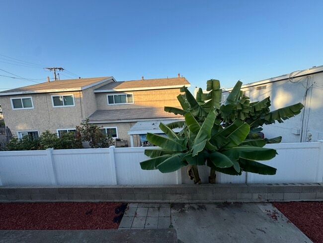 7741 Newman Ave unit C, Huntington Beach, CA 92647 - photo 3