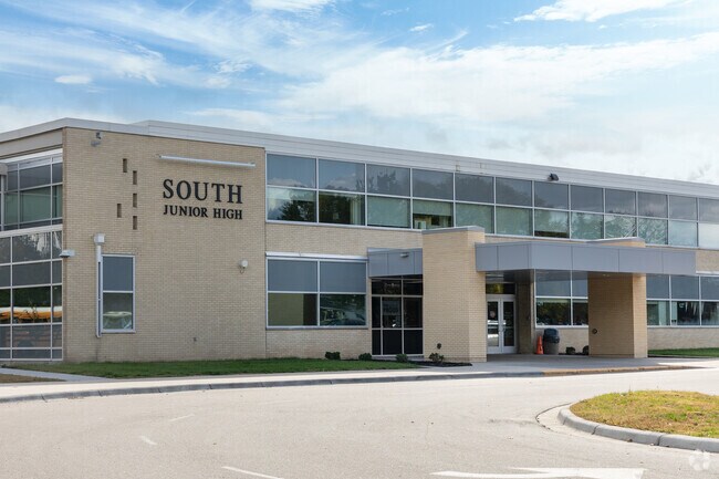 With a student-teacher ratio of 22 to 1, South Junior High School serves grades 6-8.