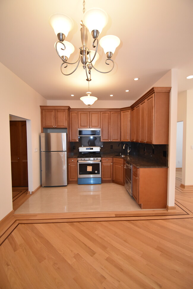Eat-in-Kitchen