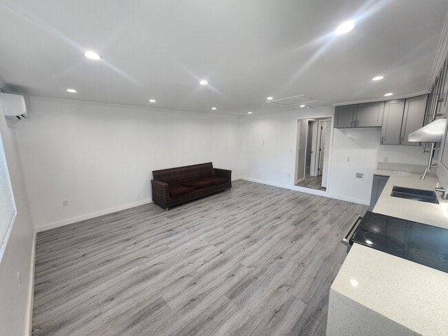 5107 Mammoth Ave unit 5109 Mammoth, Sherman Oaks, CA 91423 - photo 2