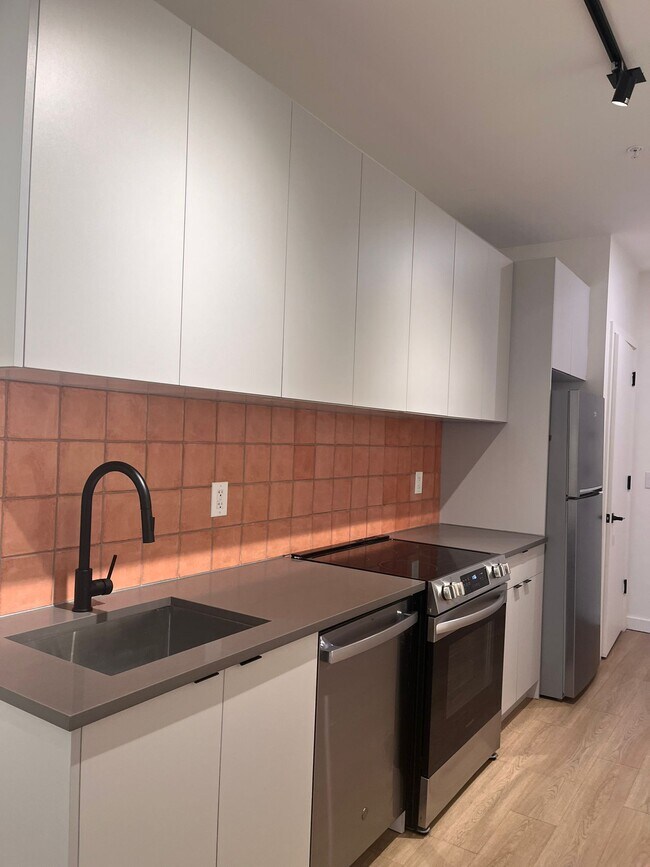 329 Pacific Ave, Jersey City, NJ 07304