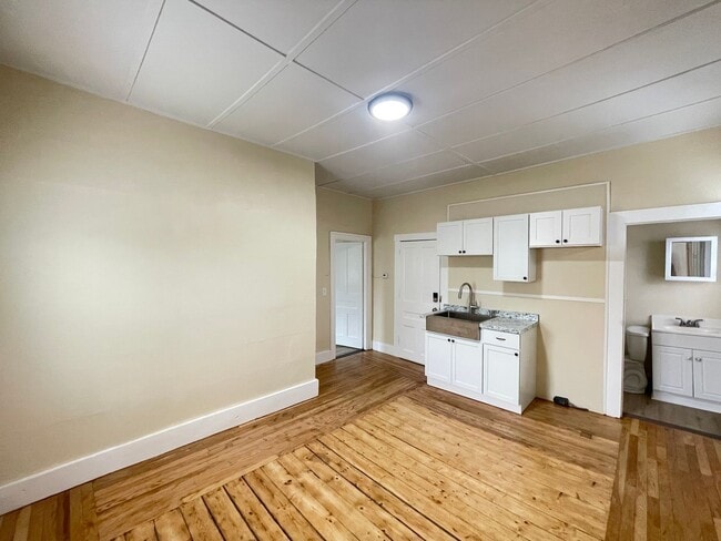 13 Spring St unit 2, Newmarket, NH 03857 - photo 2